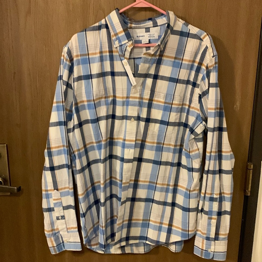 Brand new men’s old navy button down shirt